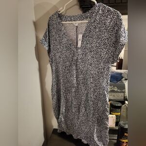 GAP Black and White V-Neck Dress